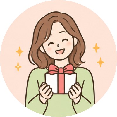 ギフトの箱を持ってよろこぶ女性のイラスト