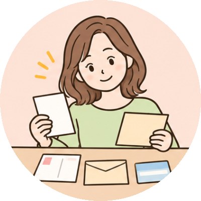 ハガキや封筒を並べて確かめる女性のイラスト