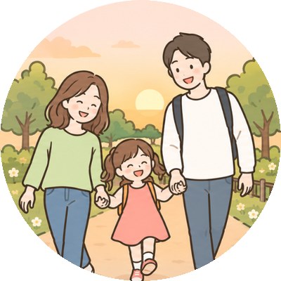 家族で手をつないで歩くイラスト